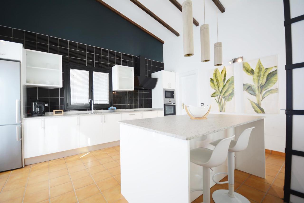 Beautiful Spacious Villa With Private Heated Pool In Lajares Eksteriør bilde