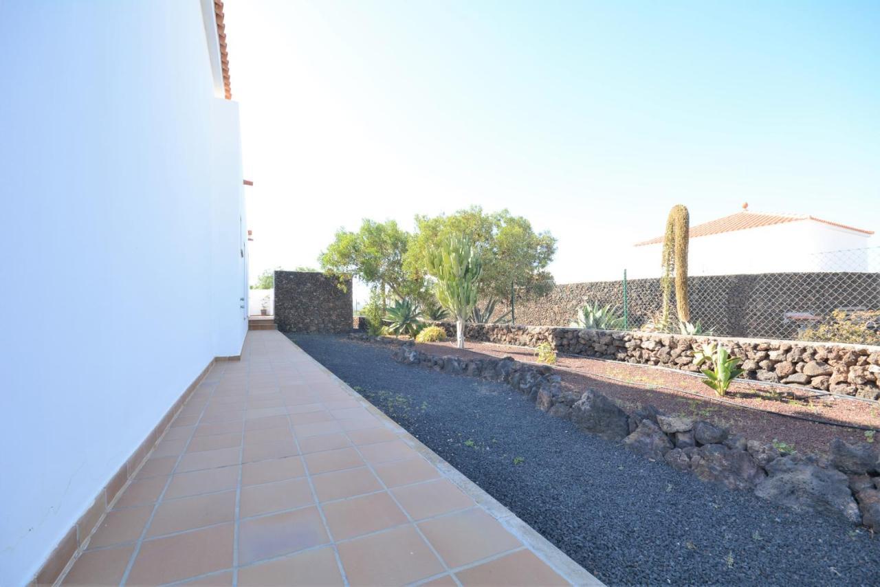 Beautiful Spacious Villa With Private Heated Pool In Lajares Eksteriør bilde