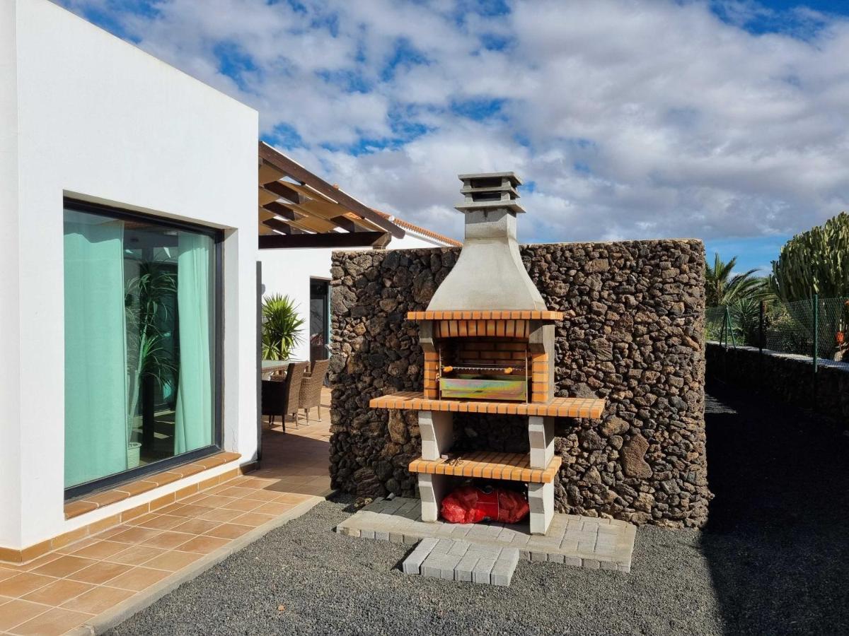Beautiful Spacious Villa With Private Heated Pool In Lajares Eksteriør bilde